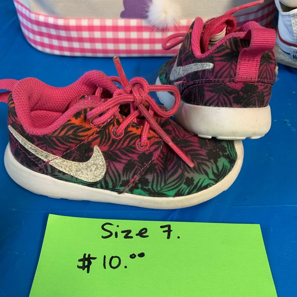 Nike girl shoes
